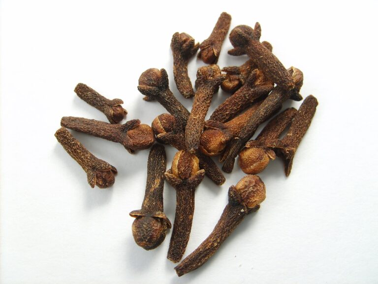 Clove: Cloves