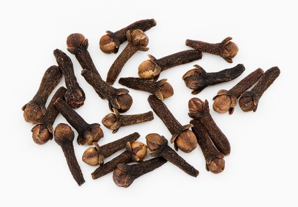 A pile of dried whole cloves